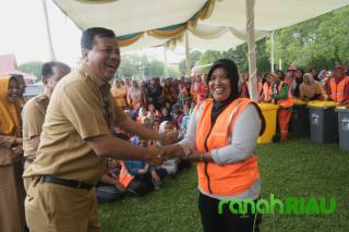 Bupati Ajak Masyarakat Hidup Sehat Lewat Gerakan Kuansing Minim Sampah