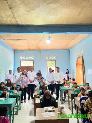 IZI Riau Gelar Seminar Mental Health dan Penggalangan dana Palestina bersama SMPN 10 Tualang