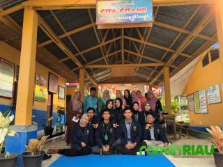 KKN Mahasiswa Umri taja program pembuatan Website untuk SDN 014 Sialang indah 