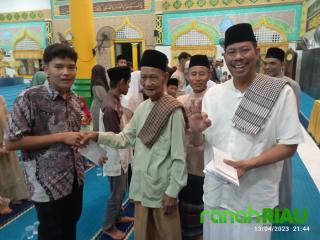 Pengurus Masjid Al-Mubarak Desa Senggoro Salurkan Santunan Kepada 60 Anak Yatim