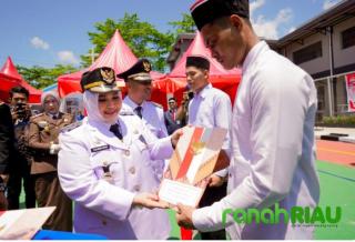 Lapas Kelas IIA Bengkalis, Bupati Kasmarni Serahkan Surat Keputusan Remisi Momentum di HUT RI 80