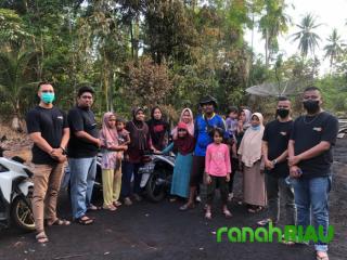 Wujudkan Kepedulian, Komunitas BKT Bengkalis Berikan Bantuan Korban Rumah Terbakar