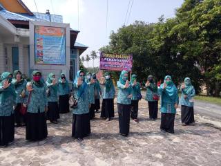 Kelurahan Balik Alam Menyalurkan Sembako dan Masker