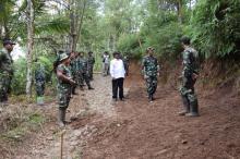  Dandim Trenggalek Tinjau Rabat Jalan Beton  