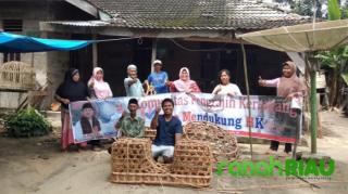 Peduli Wong Cilik, Pengrajin Keranjang Dukung H. Halim-Komperensi di Pilkada Kuansing 2020