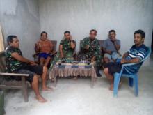  SEBELUM MENUJU KELOKASI TMMD SATGAS MELAKUKAN KOMSOS.