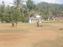 Rerumputan Di Lapangan Surenor Dipotong Agar Bersih