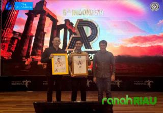Sabet dua Penghargaan Bergengsi di Indonesian Public Relations Summit 2025, JNE makin Satset