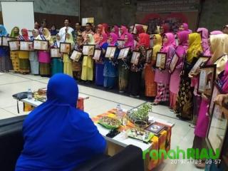 Semarak Peringatan Hari Guru, IGI Riau luncurkan 179 buku