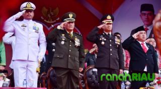 Anggota DPRD Bengkalis Ikuti Upacara Penurunan Bendera HUT RI Ke 80