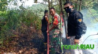 TNI-POLRI Ikut Berjibaku Padamkan Amukan Api di Bukit Betabuh