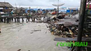 Cuaca Ekstrime, Puluhan Rumah Warga di Desa Kuala Selat Alami Kerusakan