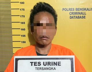 Saat Buat Pasport, Polisi Ringkus Warga Desa Kuala Alam di Kantor Imigrasi Bengkalis