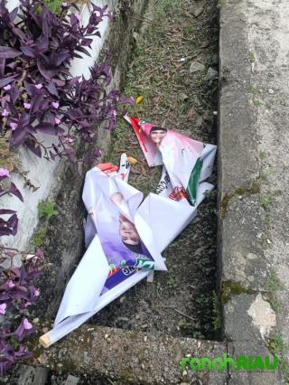 Puluhan Baleho dan Banner KDI Dirobek dan Dibuang oleh OTK