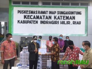 Sambu Group Bagikan Ribuan Botol Air Kelapa, Susu Steril dan Masker ke Nakes di Kateman Inhil