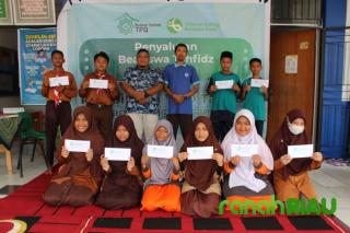 Bantuan beasiswa Tahfidz Yayasan Galang Bersama Kami untuk SMP Juara Pekanbaru