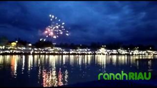 Selepas Magrib, Suara Penonton Kembali Menggema di Tepian Narosa Teluk Kuantan