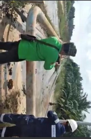 Diduga PT. CPI Duri Lalai, Pipa Bocor Sembur Limbah Minyak Panas Cemari Sawit Warga