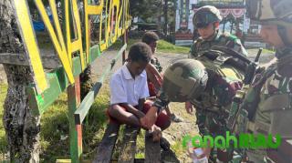Sahabat Belajar Anak Papua Cerdas, Satgas Yonif 521/DY berbagi Kebahagiaan bersama di Distrik Napua