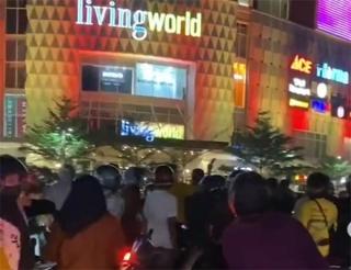 Diseruduk Xenia, muda mudi ini tewas terpental dari Flyover SKA