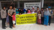 Jumat Barokah, Polresta Pekanbaru Saling Berbagi di Panti Asuhan