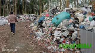 Kesehatan Warga Terancam Akibat Gudang Barang Bekas di Desa Sitorajo Kari