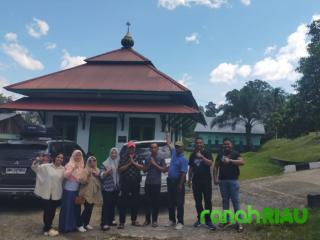 Lettu Inf. Purn., Indra Yono Perkuat Keakraban bersama Anggota Koramil 08 Kuantan Mudik