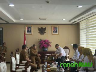 Sambut Audiensi Himperra Riau, Gubri Abdul Wahid bahas Program Nasional 3 Juta Unit Rumah 