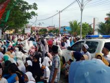 Tausiyah oleh UAS, Bupati Inhil Mengaku Takjub Melihat Lautan Manusia