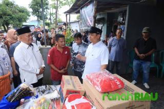 Kunjungi dan beri bantuan ke korban kebakaran Kapau Sari, Wawako Pekanbaru turut Berduka cita