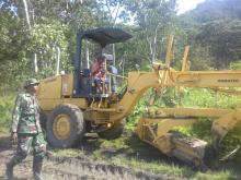 Ekskavator Diterjunkan Percepat Dalam Pembuatan Bronjong