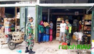 Cegah Covid-19, Babinsa Koramil 11/PWK Kandis Laksanakan Sosialisasi Prokes