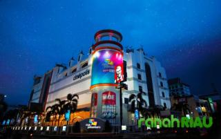 Nikmati Suasana Light of Christmas dan End Year Sale selama Desember