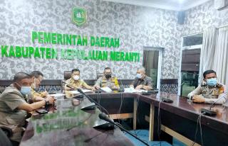 Didampingi para Pejabat, Wabup Meranti ikuti Video Conference terkait Penanganan Covid