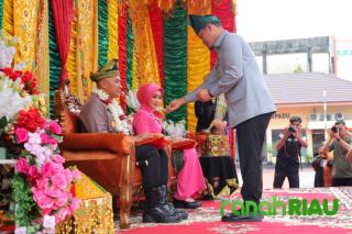 Wako Agung hadiri Tepuk Tepung Tawar Kapolresta Pekanbaru, Siap buka Ruang Komunikasi