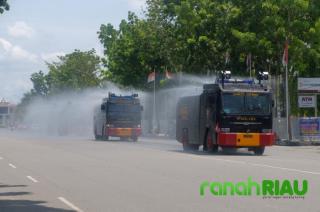 Cegah Masivnya Penyebaran Covid, Polda Riau Bersama Forkopimda Lakukan Disinfektan Skala Besar Di Ja