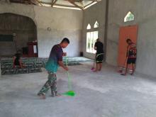 Mencari Berkah Bersihkan Tempat Ibadah