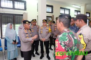 Wakapolda Riau Tinjau Pengamanan Rekapitulasi Surat Suara di Pekanbaru