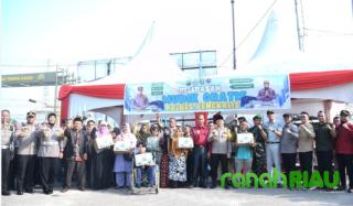 Jelang Idul Fitri 1445 H, Bupati Bersama Kapolres Bengkalis Berangkatkan Peserta Mudik Gratis