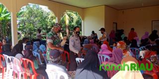 Babinsa Koramil 01 Bengkalis dan Kades Jangkang Apresiasi ke Warganya Antusias Ikuti Vaksinasi