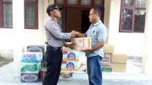 Untuk Meringankan, Kapolsek Tambang Turut Berikan Bantuan Sembako