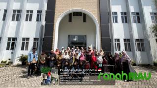 Perkuat Literasi Akademik, Dosen UIR latih Guru Bahasa Inggris SMA gunakan Mendeley