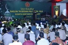Panglima TNI Buka Puasa Bersama Ribuan Umat Muslim di Grup-1 Kopassus