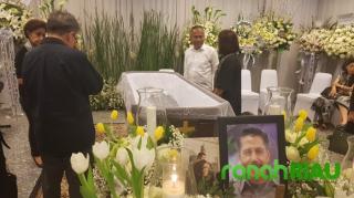 Ketua Umum PWI Pusat Melayat Almarhum Augus Parengkuan