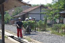Meski Belum Rampung, Warga Sudah Gunakan jalan Makadam