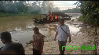 Kembali Beroperasi, Satu dari Empat Unit Rakit PETI Dibakar Polsek Kuantan Mudik