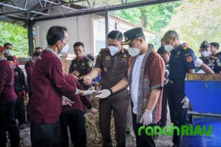 Puluhan juta batang rokok ilegal dimusnahkan jadi kompos bernilai Ekonomis
