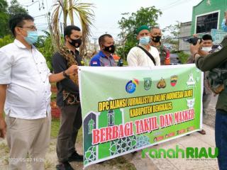DPC Ajoi Bengkalis Berbagi Takjil dan Masker Gratis Pada Ramadhan 1442 H