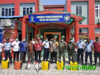 Lapas Klas IIA Bengkalis Lakukan Penyemprotan Disinfektan di Seluruh Blok