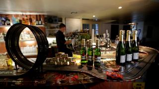 Jokowi Cabut Izin Investasi Miras, Perdagangan Eceran Masih Ada di Perpres